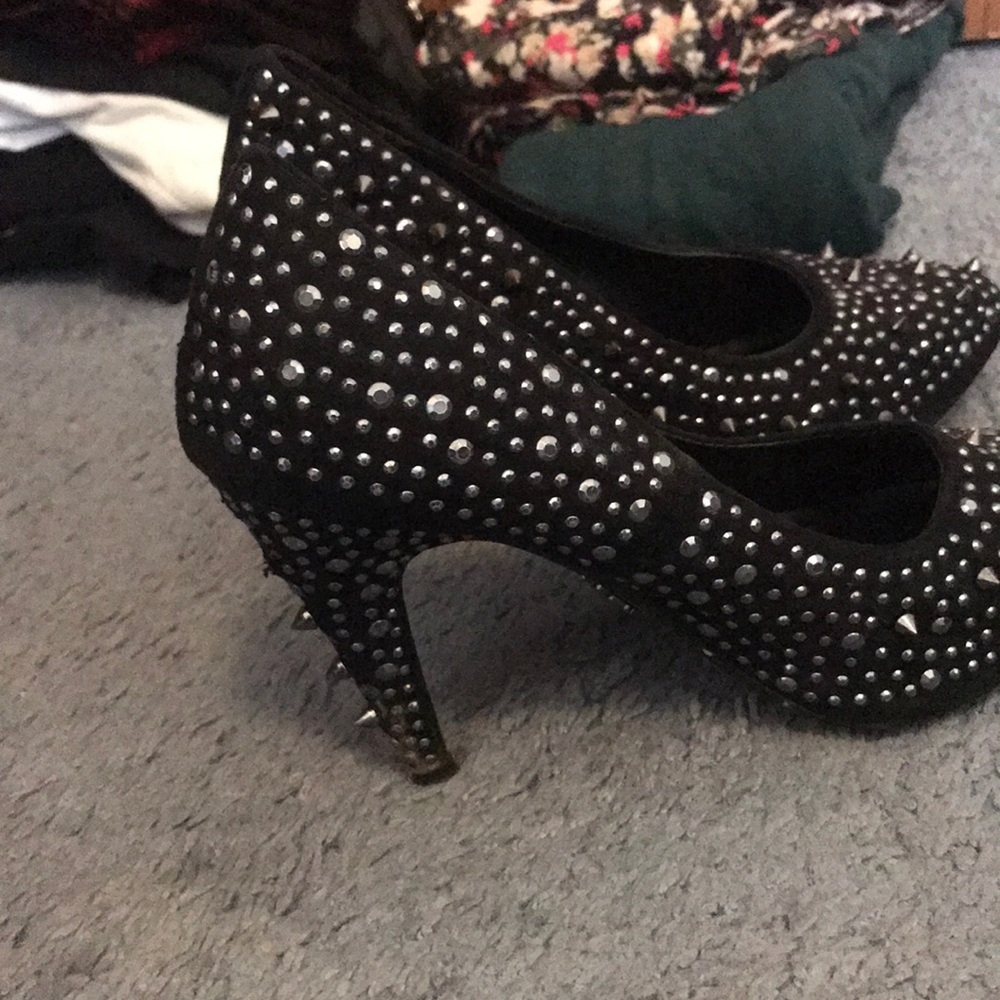 High-heels - Picture 2 of 2